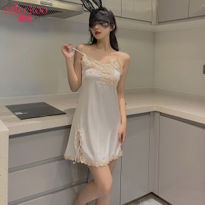 【情趣内衣】蜜恪侧开叉吊带睡裙8382
